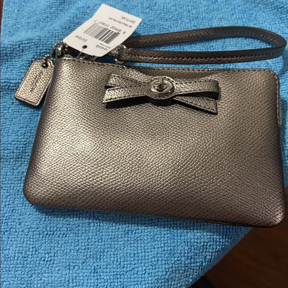 Coach Silver wristlet with bow turnlock nwt - Picture 4 of 8